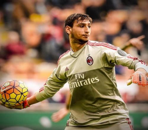 德天空：德甲三强争夺17岁中场德卡特，安德莱赫特要价2500万（德天空：德甲三豪门抢签17岁中场德卡特，安德莱赫特开价2500万）