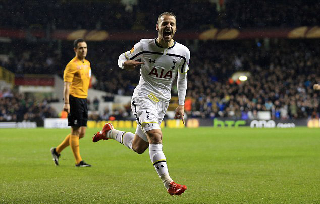 阿森纳3-1拜仁破其不败金身，马杜埃凯首球诺伊尔失误送礼（阿森纳3-1击退拜仁终结不败，马杜埃凯斩首球诺伊尔失误送大礼）