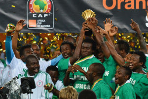 防守端连续抢断，节奏被带飞（防守连续断球，比赛节奏加速）