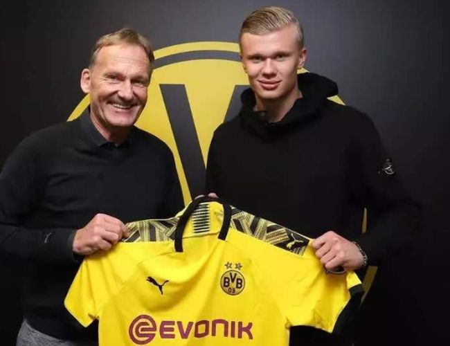 骄傲容易滋生狭隘，亚冠是为国出战，所以这个时候还...（自满易生狭隘，亚冠为国而战，此刻更应…）