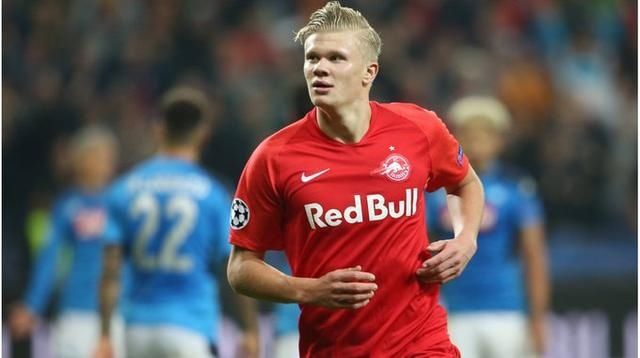 欧冠赛前穆里尼奥与两名昔日弟子重逢，并亲吻了斯内德的光头（欧冠前夜，穆里尼奥与两位旧将重逢，亲吻斯内德光头成看点）