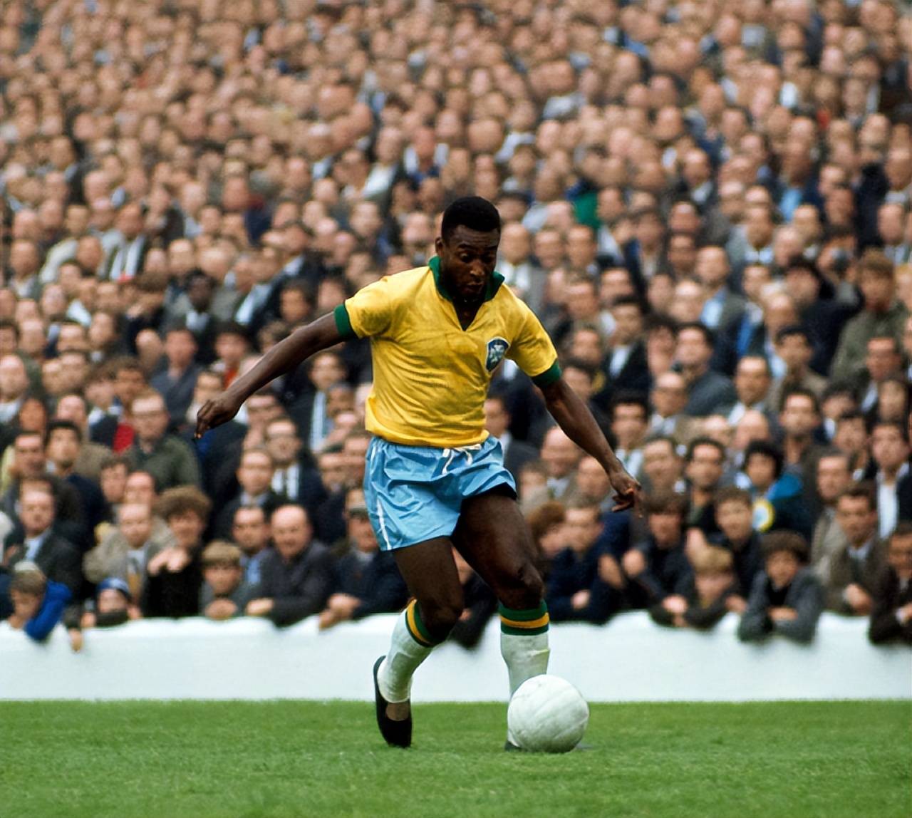 博主：中乙金靴费尔南多有望加盟云南玉昆，补充球队阵容（曝中乙金靴费尔南多接近加盟云南玉昆，助力阵容升级）