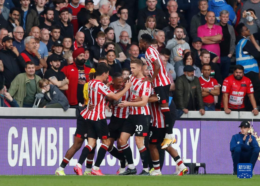 心念老东家！奥斯卡社媒晒照观看海港vs柔佛亚冠比赛（奥斯卡社媒晒照观海港vs柔佛亚冠，心系老东家）