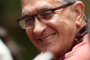 巴特萨吉感谢球迷支持，庆祝球队重要胜利（巴特萨吉向球迷致谢，欢庆球队关键胜利）