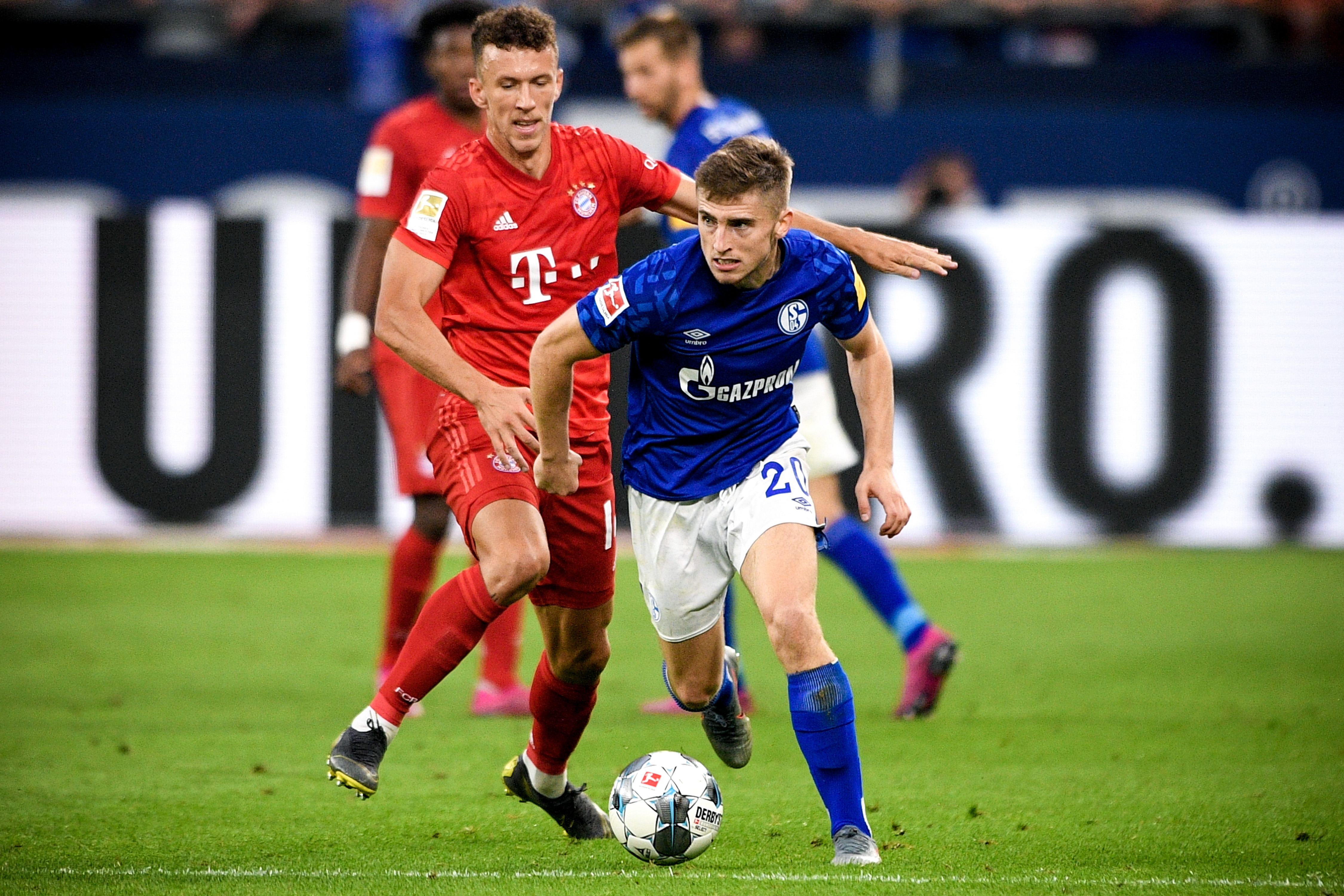 翻新太贵，维罗纳市长托马西提出把维罗纳现主场直接拆除再重建（维罗纳主场翻新成本过高，市长托马西提议拆除现有主场并重建）