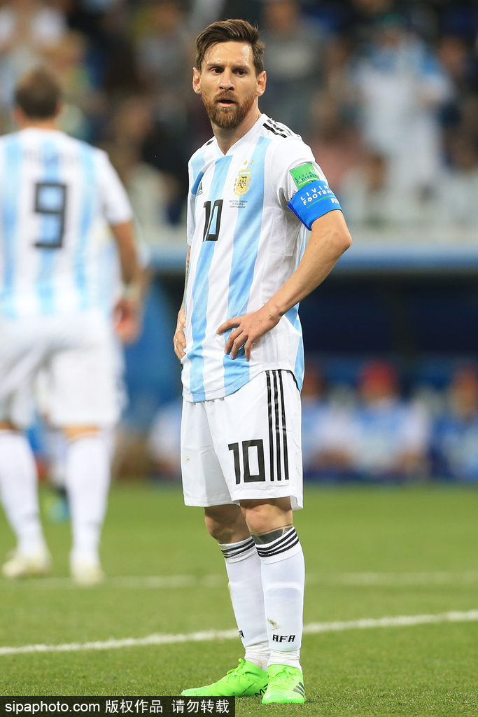 埃利奥特真是被阿斯顿维拉给惨了，不管他冬窗是继续留在维拉（无论冬窗去留，埃利奥特都被阿斯顿维拉坑惨了）