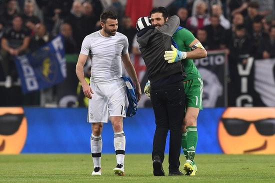 足球国足战术演练曝光，全队默契提升（国足战术训练曝光，全队配合度显著提升）