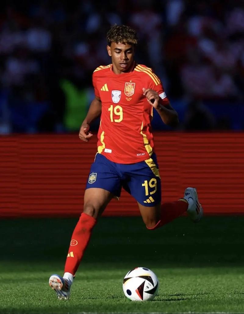 歧视成都的杜康酒主播系试用期，河南足协人士称成都球迷先骂人（杜康酒涉事主播仍处试用期，河南足协人士：成都球迷先骂人）