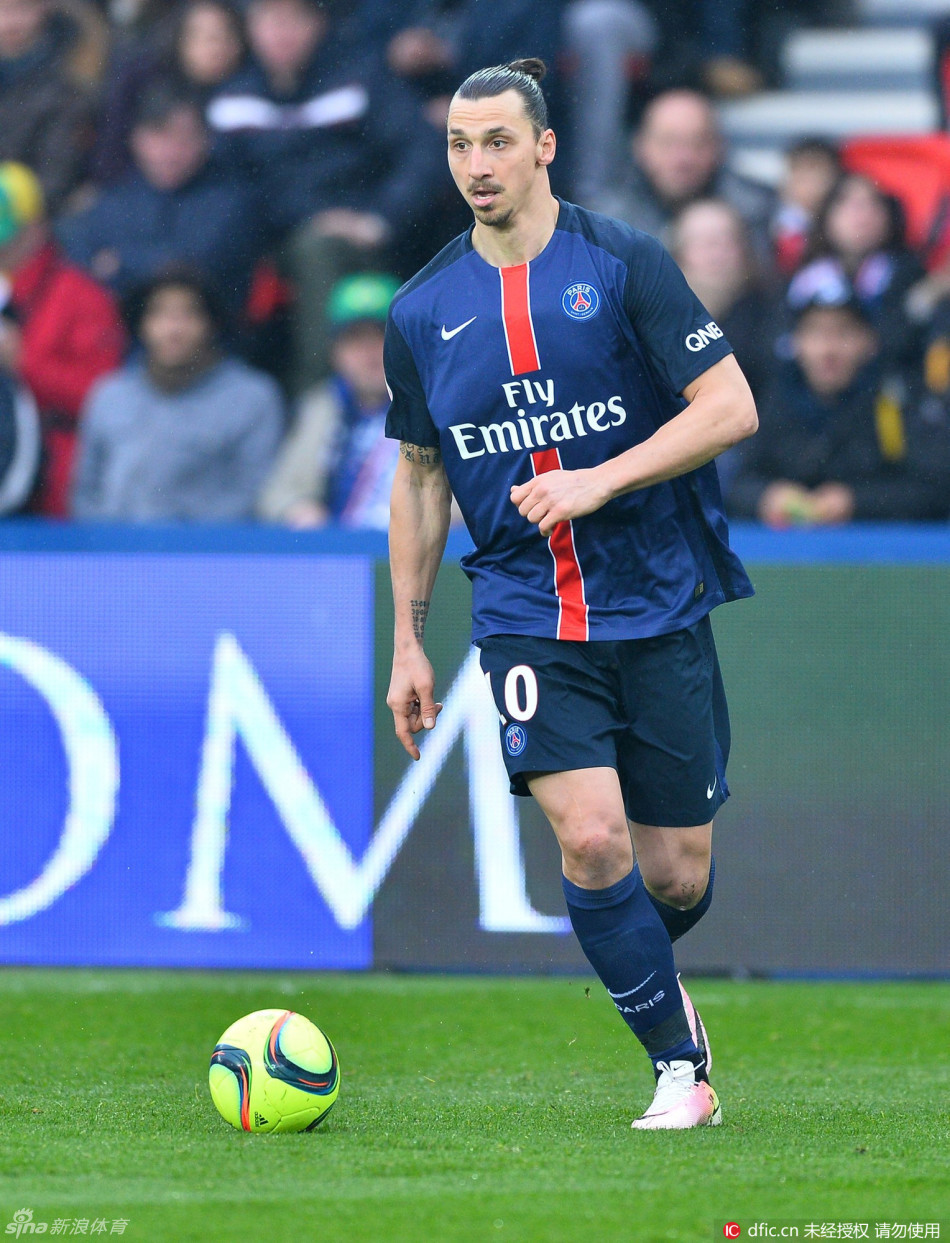 点射得分，凯文-迪克斯成为历史首位在德甲进球的印尼球员（凯文-迪克斯点球破门，成为德甲史上首位进球的印尼球员）