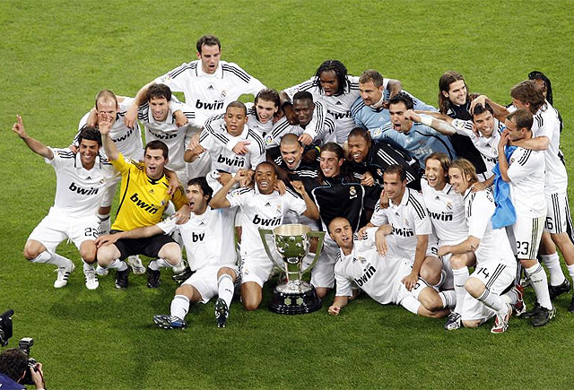 15：30开球！中超末轮看点：海港拿分即夺冠；海牛拿分即保级（15：30开球！中超收官看点：海港取分即加冕，海牛取分即保级）