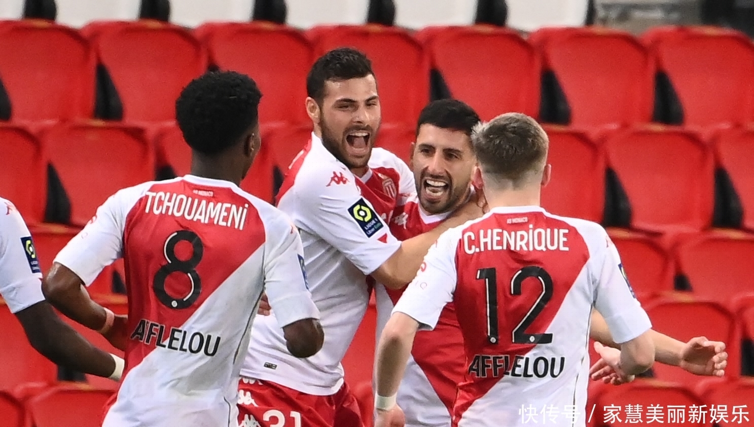 博主：客战广岛三箭申花远征军约300人，而且带着鼓（博主：申花客场挑战广岛三箭，约300名远征军随队携鼓助威）